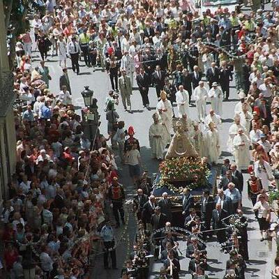 Ofrenda Floral y Misa Pontifical 50 Aniversario